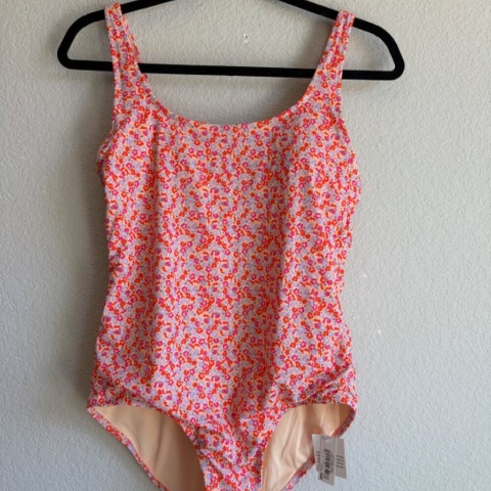 NWT Womens Sz M Amazon Essentials Lined One Piece Bathing Swimsuit Beach Summer